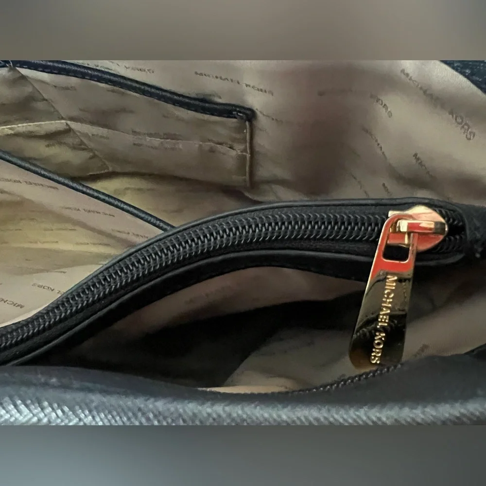 Navy Blue Michael Kors Jet Set Travel‎ Tote - Picture 9 of 14